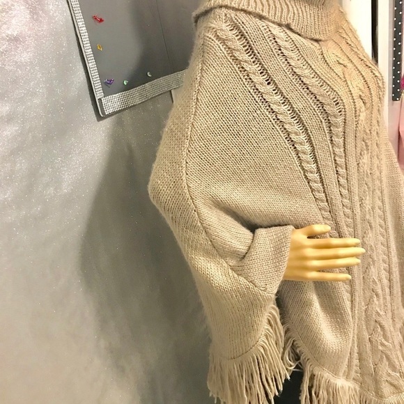 Torrid poncho - Picture 2 of 8